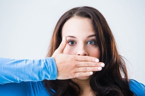 Chảy máu chân răng có gây hôi miệng không 1 Chảy máu chân răng có gây hôi miệng không 1